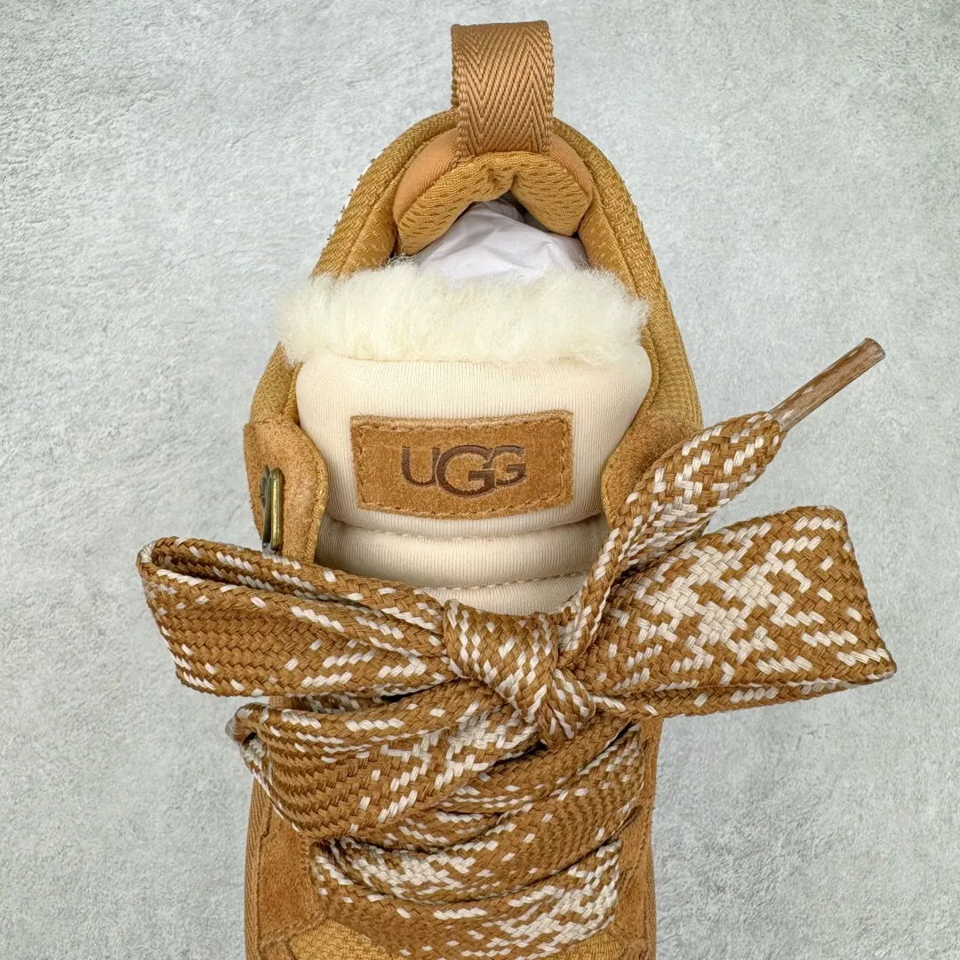 Pick up locally 💰640 UGG 4032 Meyer autumn and winter sheepskin and fur integrated snow boots. All shoes are made from the same factory as ZP. Longfeng A-grade Australian imported sheepskin and fur integrated men's and women's boots. Brand OEM production line. Fully follows the ZP process. OEM original pattern maker. Adhering to the principle of no original shoes and no development selection. Pay attention to every detail. The most authentic version on the market TREADLITE "Light Wing" technology outsole Lightweight/durable/flexible/pile size: 35 36 37 38 39 40 41 42 43 44 45 Coding: by3936030